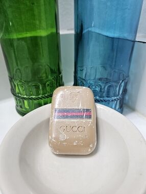 Vintage 1970s Gucci classic facial bar. Boca beach 1.6 oz